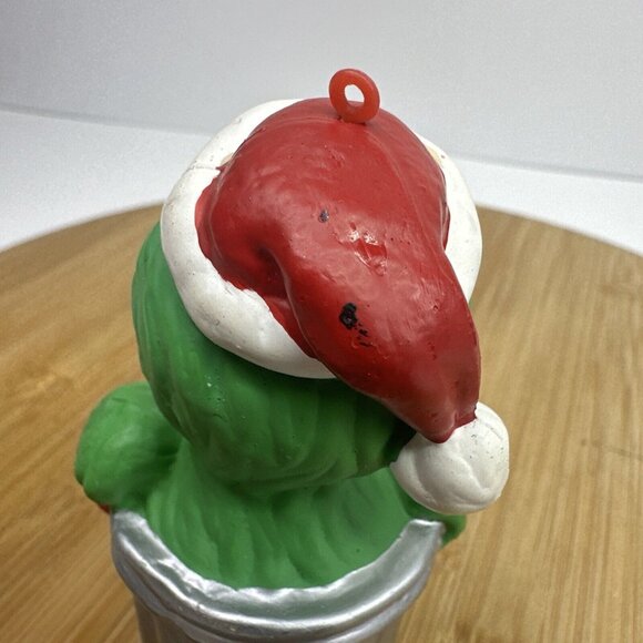 Sesame Street Oscar The Grouch Plastic Christmas Ornament Trash Can Santa Hat - Picture 5 of 9
